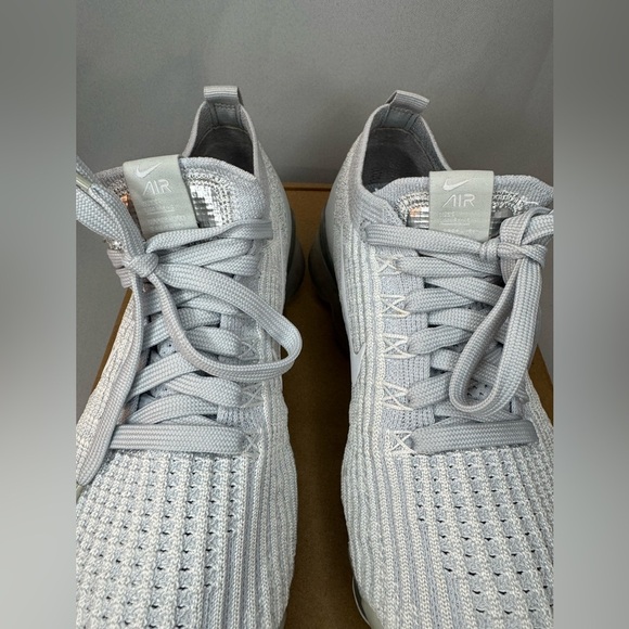 Women’s Nike Air VaporMax Flyknit 3 Pure Platinum Running Shoe EUC - Picture 11 of 14